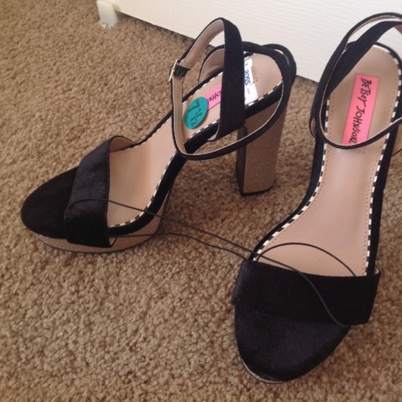 Betsey Johnson Shoes - NWT Betsy Johnson glitter velvet chunky heel